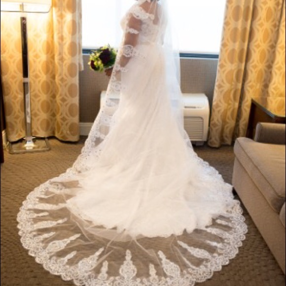 Allure Bridals Dresses & Skirts - Allure Wedding Dress, Style 9322.